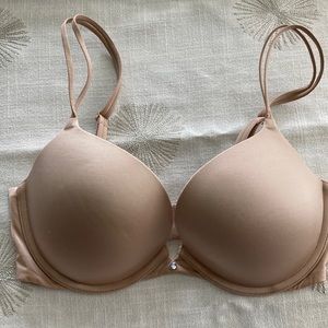 Victoria’s Secret very sexy push-up bra 32DD